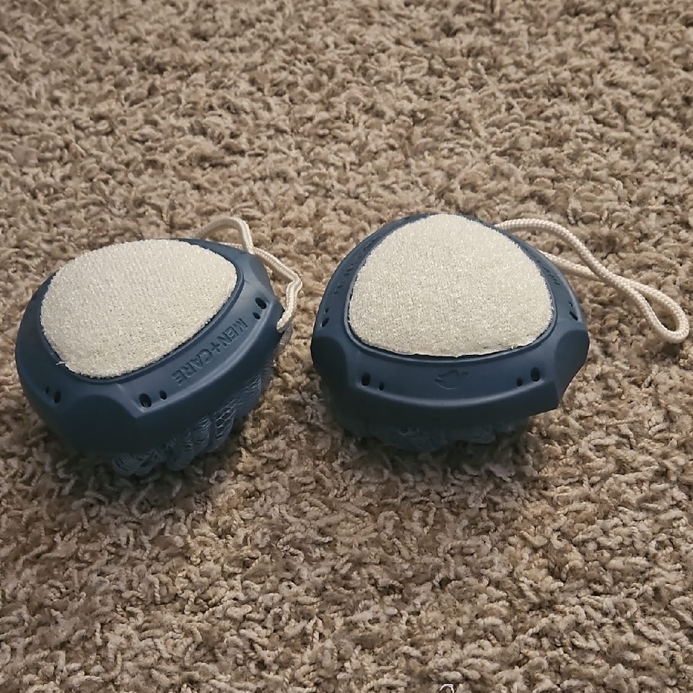 Blue and Cream Bath Scrubber Set